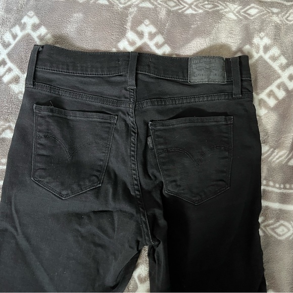 Levi’s 312 Shaping Slim in Black - Picture 3 of 5